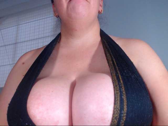 Fotografii Bigtetiana woman latine with big tits and ass very horny wait for u .... come on my roomm ... for have good time naked tits, oil, titfuck and simulation of cum on them for 220 tkn