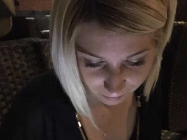 Fotografie a profilului blond-ally