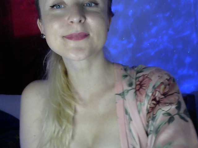 Capturi de ecran de difuzare blonde-kisses