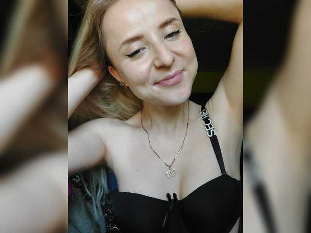 Capturi de ecran de difuzare blonde-kisses