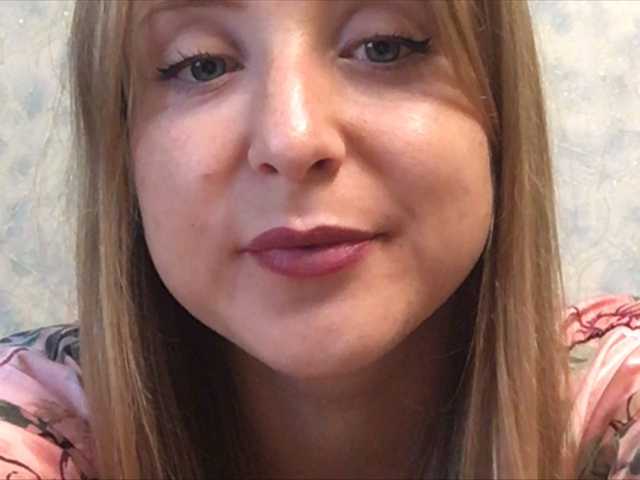 Capturi de ecran de difuzare blonde-kisses