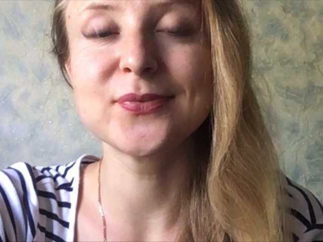 Capturi de ecran de difuzare blonde-kisses