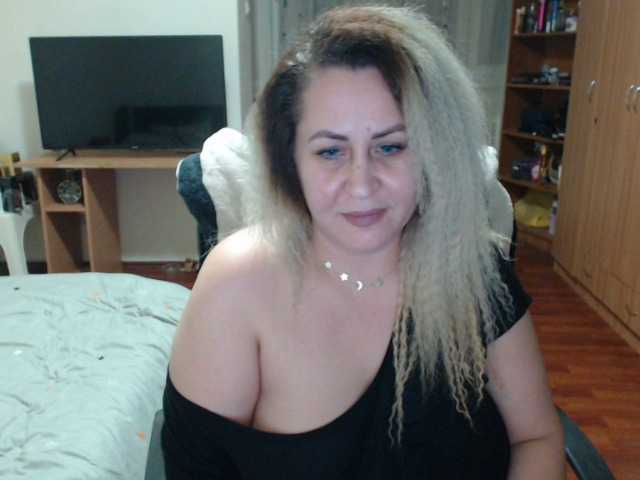 Fotografii BlondeElla 1000 tokens who want me and love me