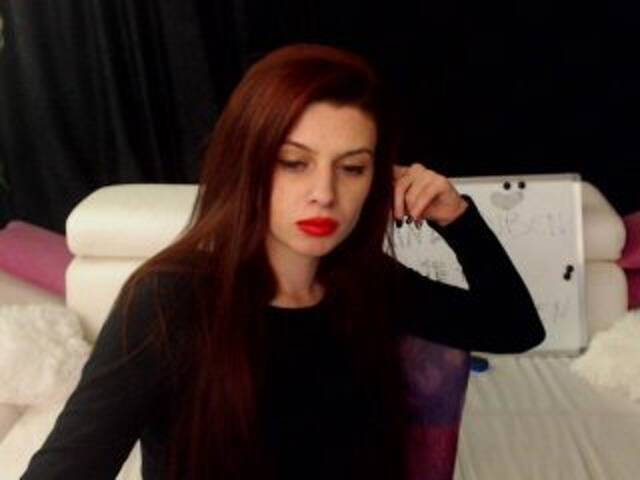 Capturi de ecran de difuzare DevineSasha