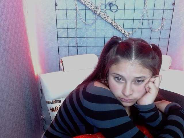 Capturi de ecran de difuzare HellenWilliam