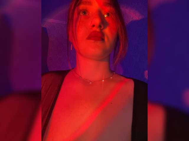 Capturi de ecran de difuzare BoredGirl