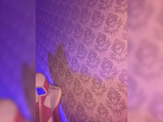 Capturi de ecran de difuzare BoredGirl