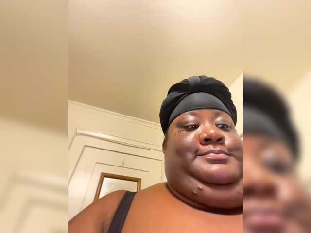 Capturi de ecran de difuzare BrownBaddie