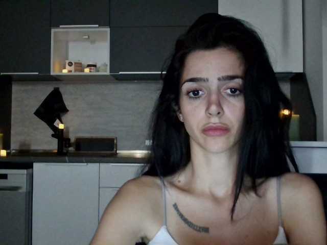 Capturi de ecran de difuzare BrunetteGloriya