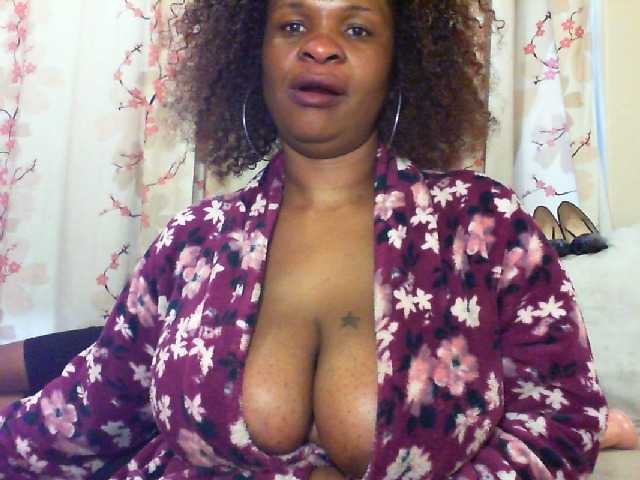 Capturi de ecran de difuzare BUSTYMELLONS