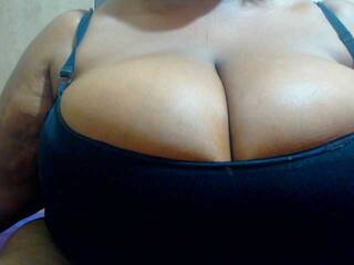 Chat video erotic bustytitsxx