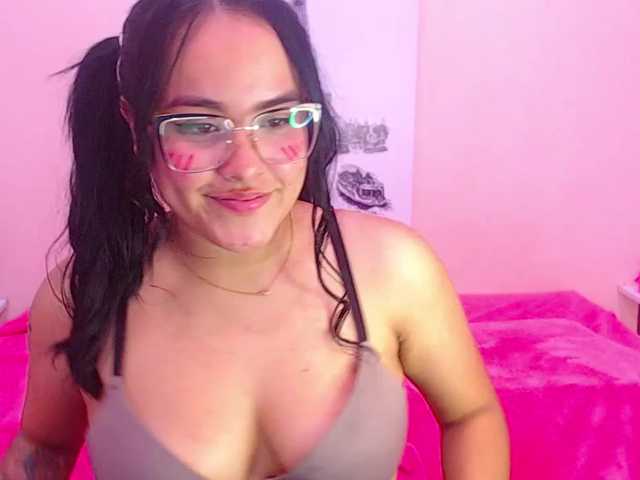 Capturi de ecran de difuzare CamiiMoon