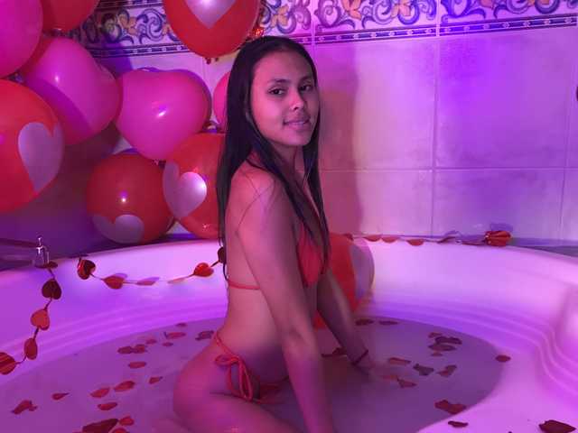 Fotografie a profilului CamiyJenn