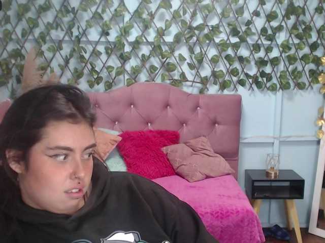 Capturi de ecran de difuzare candy-tay