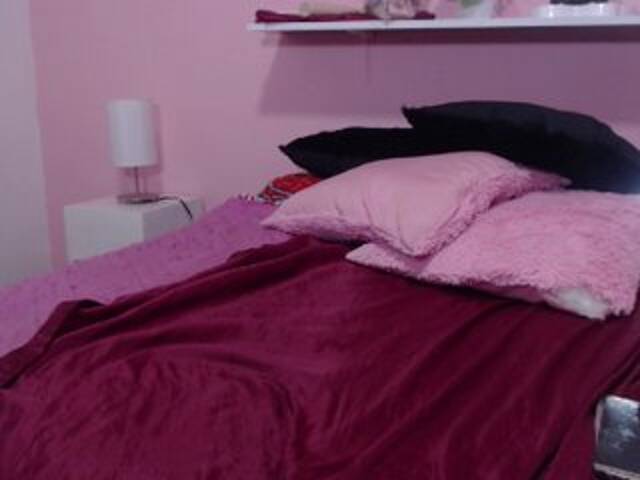 Capturi de ecran de difuzare candymonroe