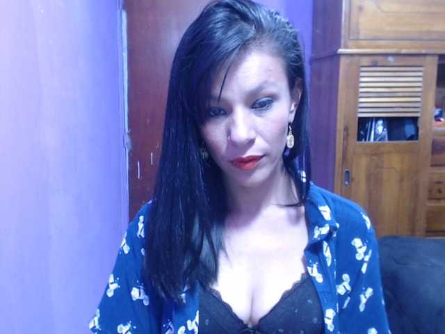 Fotografii carolinerebel Hello welcome to my room. This Latin wants to play with you