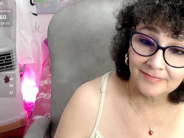 Fotografii cataleya-mom mom horny play bogboobs and squirt for you