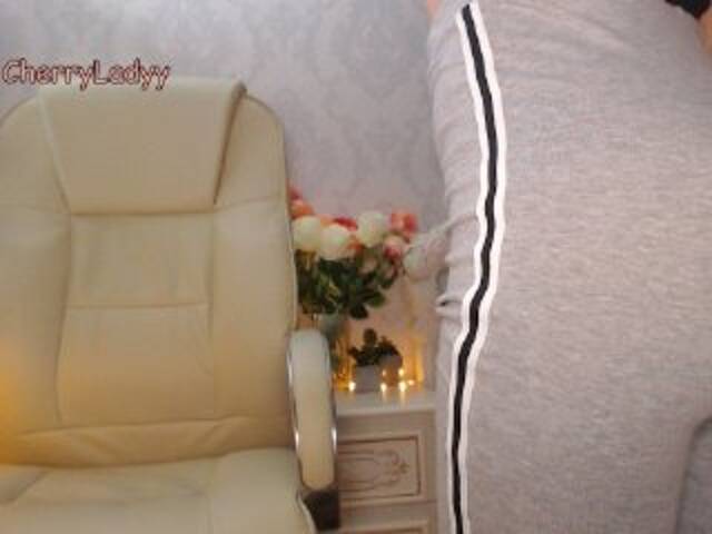 Capturi de ecran de difuzare CherryLadyy