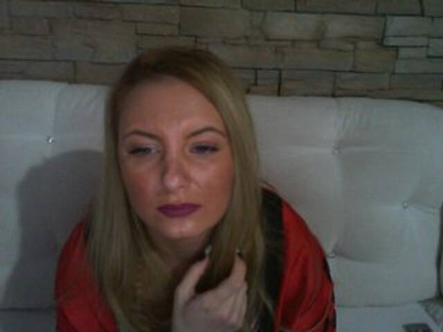 Capturi de ecran de difuzare ChristinaHotX