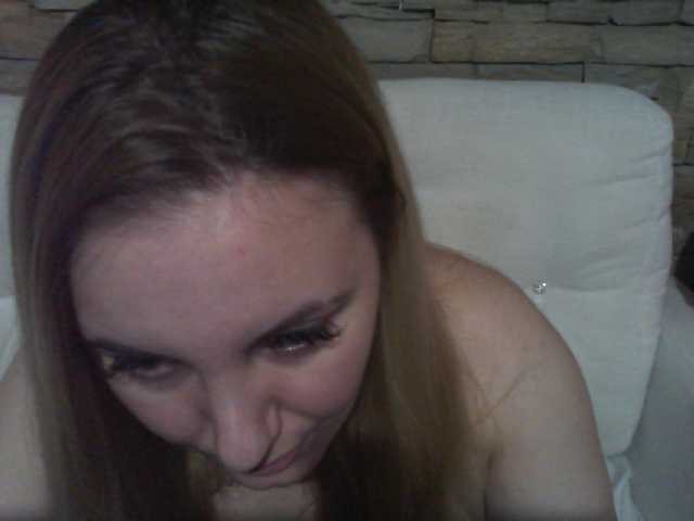 Capturi de ecran de difuzare ChristinaHotX