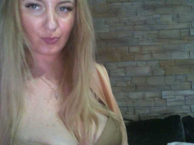 Capturi de ecran de difuzare ChristinaHotX