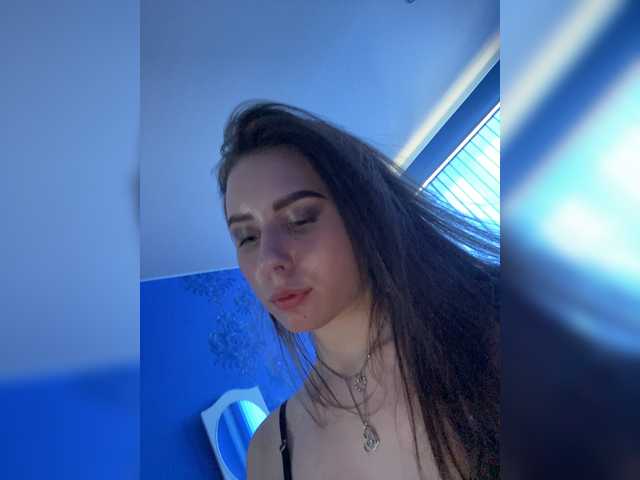 Capturi de ecran de difuzare CrystaIGirl
