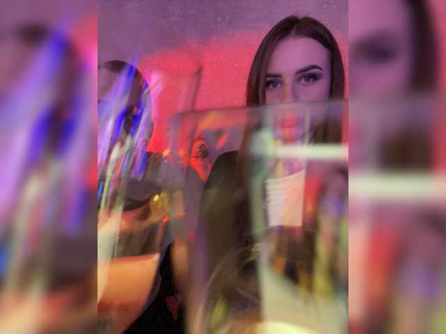 Capturi de ecran de difuzare CrystaIGirl
