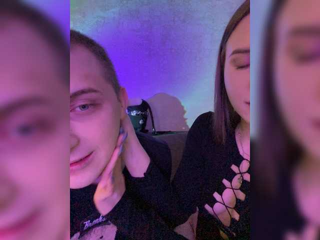 Capturi de ecran de difuzare CrystaIGirl