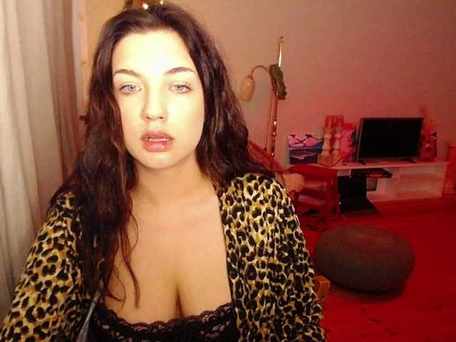 Fotografii CroftLaraxxx #joi #cei #cbt #sexy #brunette #biglips #laracroft #bigboobs #boobs #roleplay #hot #dom #femdom #fetish