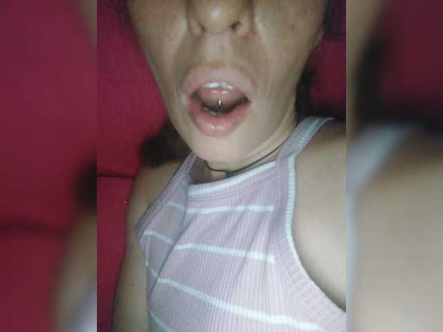 Fotografii CurlyHanna #horny#pircing#tongue#nipples#perfored#milf#