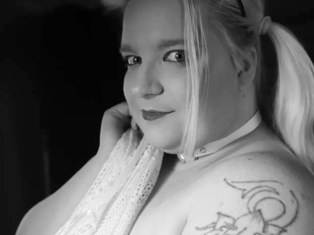 Fotografie de profil Curvy-Lucy