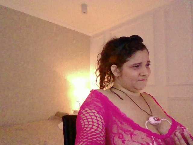 Capturi de ecran de difuzare curvy69