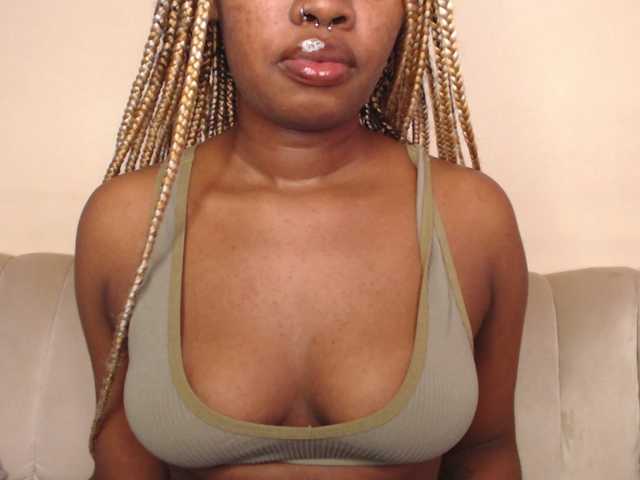 Capturi de ecran de difuzare Curvyblaire18