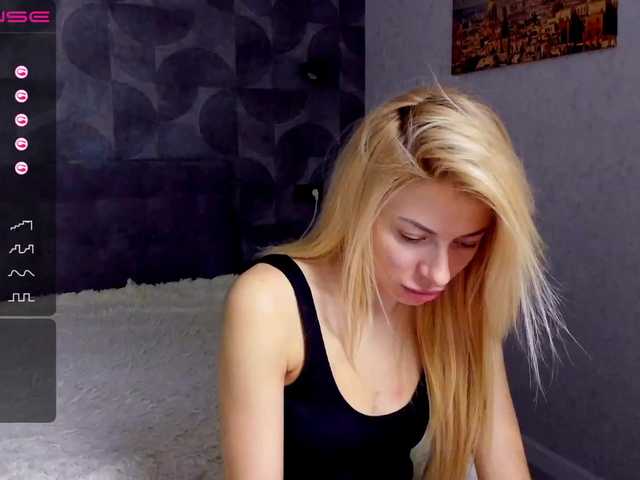 Fotografii cuteblond122 Hi. I'm new here and I need fun and your attention and coins) I'm here for you)