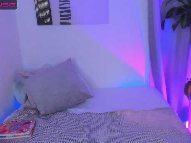 Capturi de ecran de difuzare Cuteeeva18