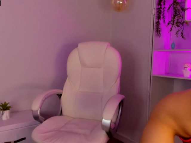 Capturi de ecran de difuzare Cuteeeva18