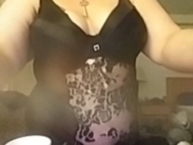 Capturi de ecran de difuzare DaisyMaeKinks