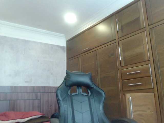 Capturi de ecran de difuzare Danielaxue