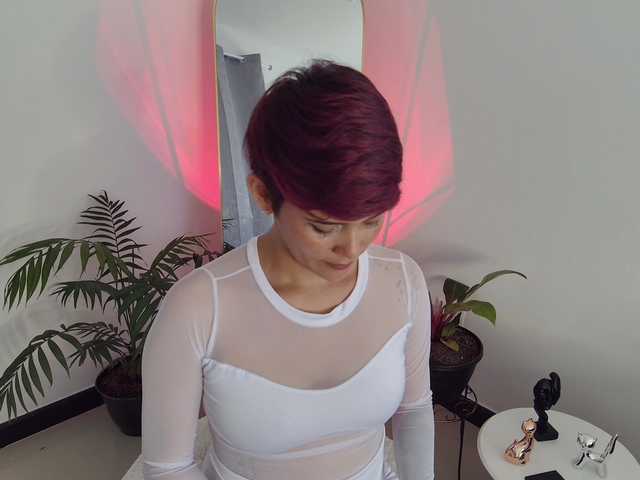 Capturi de ecran de difuzare DannaCartier