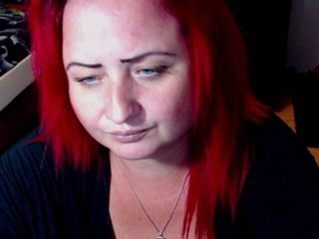 Capturi de ecran de difuzare KinkyDomina