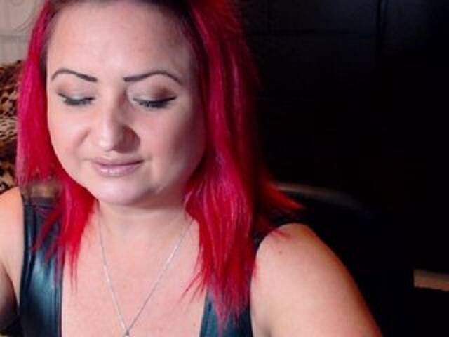 Capturi de ecran de difuzare KinkyDomina