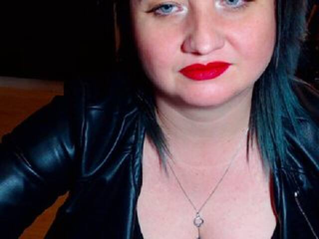 Capturi de ecran de difuzare KinkyDomina