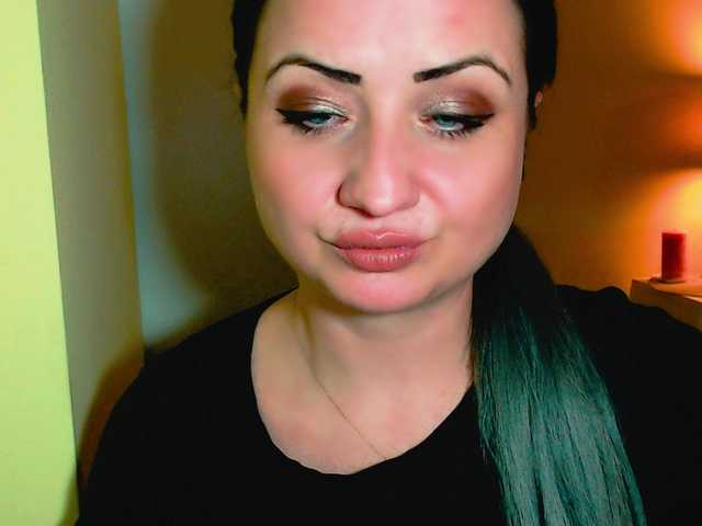 Capturi de ecran de difuzare KinkyDomina