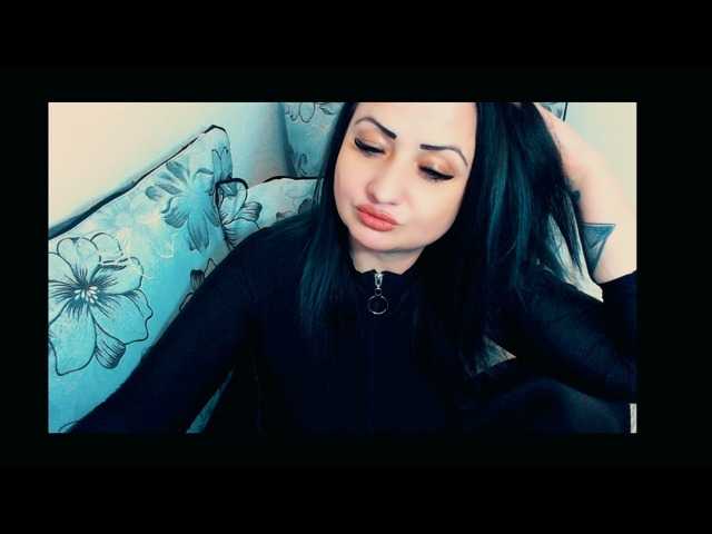 Capturi de ecran de difuzare KinkyDomina