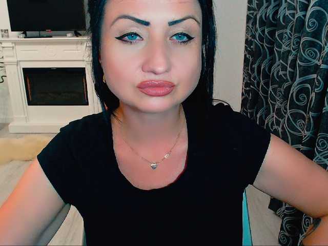 Capturi de ecran de difuzare KinkyDomina