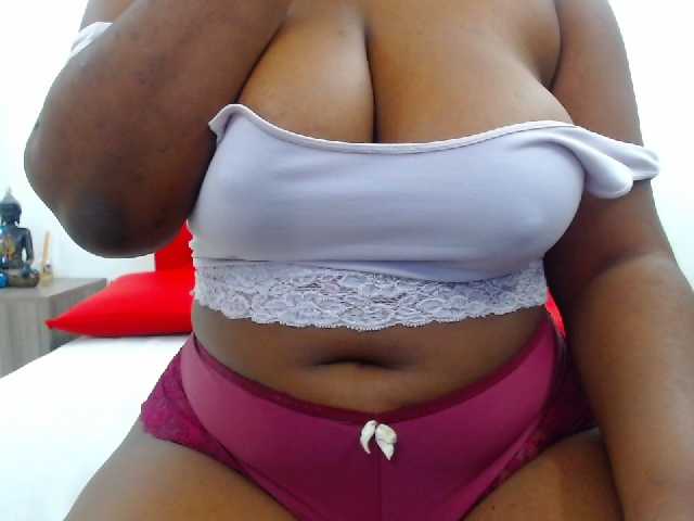 Fotografii DarnellQueen Run your tongue through my body make your way down to my #pussy and endulge yourself with my body @goal #squirt #ride #dildo / #bbw #latina #lush #hitachi #bigass #bigboobs #ebony