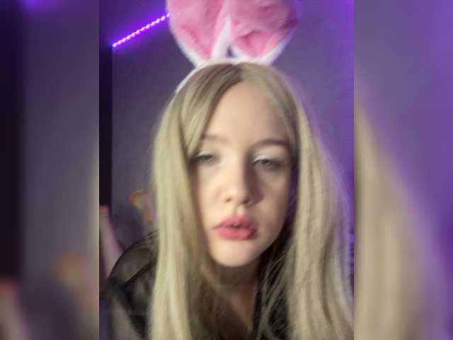 Fotografii BunnyLegendary I use lovense only in group chat and in private