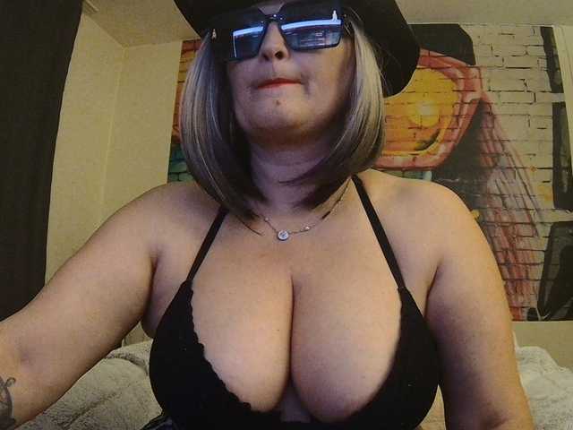 Capturi de ecran de difuzare Angel_Dm_Milf