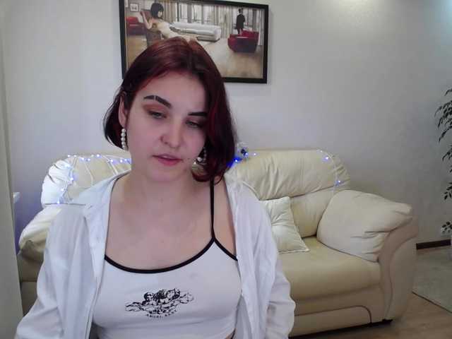 Fotografii DizzyingCharm Hello guys! Happy see you in my room) Im first day here! Lets chat and have fun together! PVT ON) if you like my smile tip me 33 toks! kisses