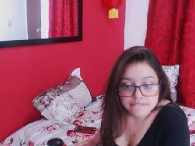 Capturi de ecran de difuzare Dulcelila